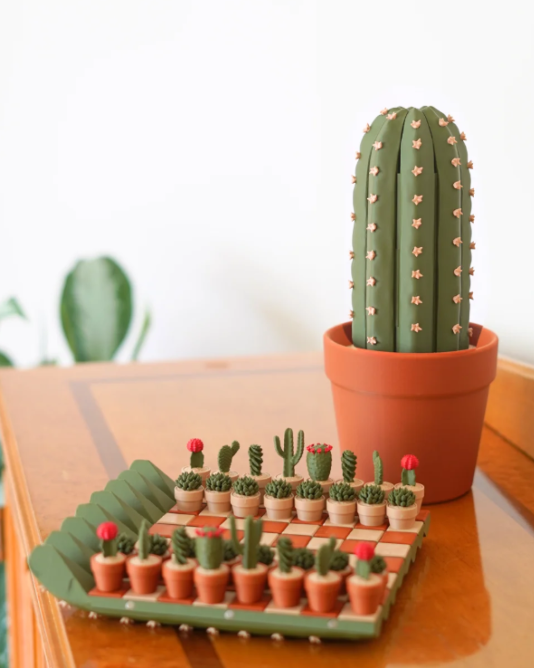 Šachová sada, která vypadá jako kaktus – hra, kterou nechceš schovávat